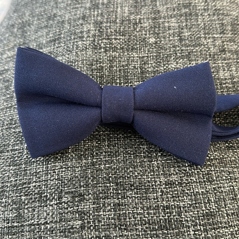 Navy bow tie